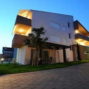 https://apartments-hills.hotelinzadar.com